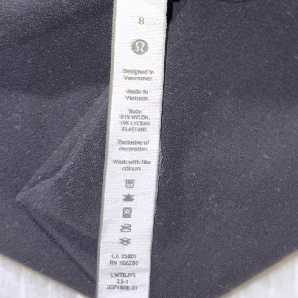 Lululemon Align High Rise Short 4” - Black - Size 8 - Picture 6 of 6